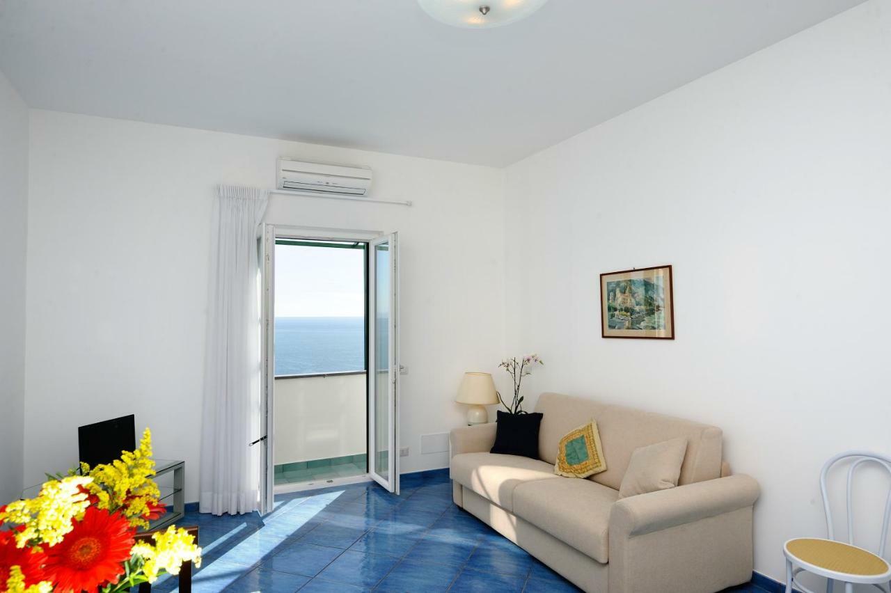 Amalfi Blue Flowers A Appartement Buitenkant foto