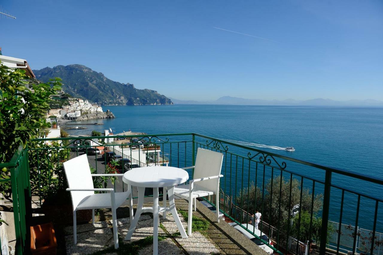 Amalfi Blue Flowers A Appartement Buitenkant foto