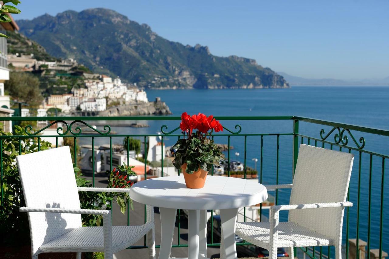 Amalfi Blue Flowers A Appartement Buitenkant foto